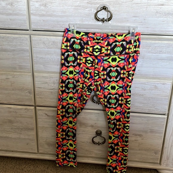 BLUENOTES capris multicolour activewear legging ⭐️ gently used ⭐️ - Picture 6 of 8